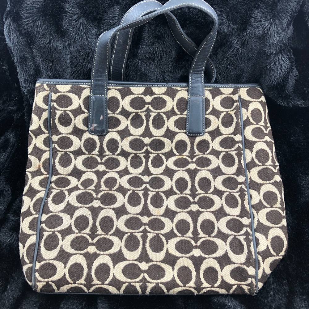 Coach logo purse well loved